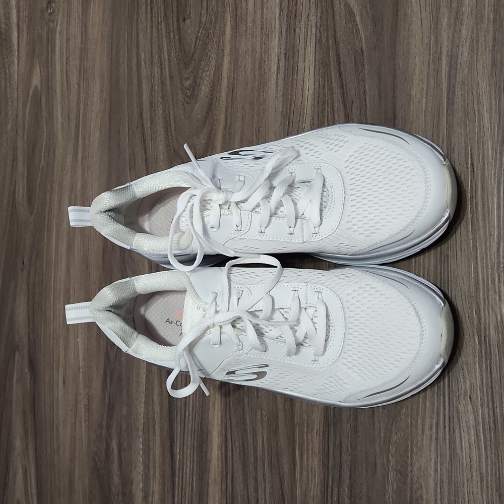 Sketchers D' Lux Walker shoes